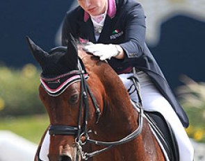 Bernadette Brune pats Valeron