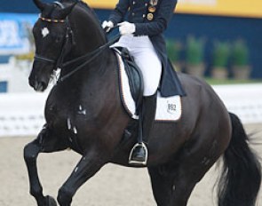 Sanneke Rothenberger on Deveraux OLD. This medal winning youth rider is a master in very accurate test riding