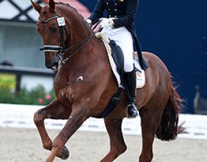 Nicole van Niedek on Ziezo