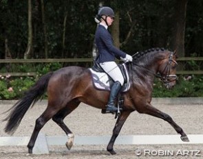 Kimberley Pap and Pippin's Pride at the 2015 Dutch Young Pony Championships in Kootwijk :: Photo © Robin Artz