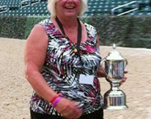 Leslie Steele became the recipient of the 2015 Albers Award Perpetual Trophy