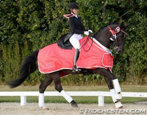 Victoria Vallentin and Atnon win the 2015 Danish Junior Riders Championships :: Photo © Ridehesten