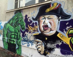 Interesting graffiti in Saumur :: Photo © Silke Rottermann