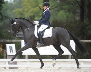 Tassja Janssen and Sirano de Luxe at the 2015 French Young Horse Championships in Saumur