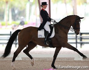 Laura Tomlinson and Unique win the Prix St Georges