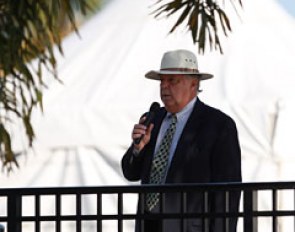 The multilingual announcer Nicho Meredith presenting the horses at the trot up