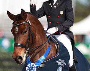 Steffen Peters and Akiko Yamazaki's Rosamunde win the Grand Prix Special at the 2015 CDI Wellington :: Photo © Astrid Appels