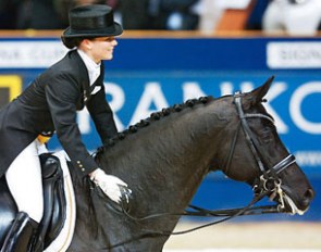 Kristina Bröring-Sprehe pats Desperados, the current 2016 Olympic team gold and individual bronze medal winner