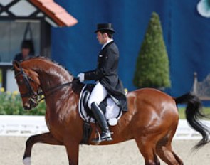 Severo Jurado Lopez has developed the 10-year old NOH's Daijoubo very well. The horse has gained tremendous strength at Grand Prix level but was often too tight in the neck