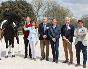 Marta Peña in the saddle of Silver Black OLD, Marcus Busch, Ute von Platen, Juan Carlos Campos, Nicole Uphoff-Selke, Thomas Rhinow and Amador Alsonso at the 2016 Oldenburg Dressage Symposium :: Photo © Top Iberian