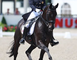 Laura Tomlinson on Rosalie B :: Photo © Astrid Appels