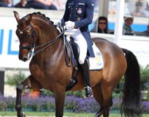 Patrik Kittel's Delaunay is getting better in the bridle contact (no longer titlting) and the passage is a highlight. In piaffe he gets a bit wide and in the canter on the forehand, but slowly the horse is becoming stronger