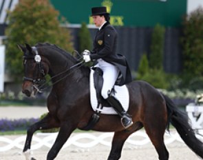 Inessa Merkulova on Mister X. The Russian star was a hand held in the trot half passes, but did a good rein back and shone in the piaffe and passage. In the tempi changes he gets constricted in front
