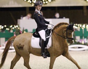 Julia Barbian and her beautifully clipped Der Kleine Konig. This little king was quite cheeky and spooky from the decorations