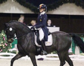 Laura de Graeve on Sandro's Diamond