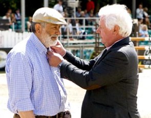 Jacques Toffi receives the German Riders' Cross in bronze from Count Breido zu Rantzau :: Photo © Ludwiga von Korff