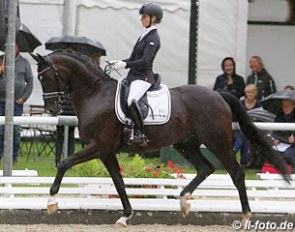 Eva Möller on Best Friends (by Bordeaux x Don Primero)