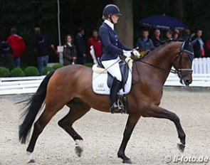 Raphaella Reber on Friendscout (by Foundation x Real Diamond)