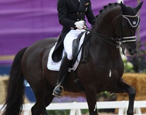 Edward Gal and Voice definitely had an off day. The stallion was consistently overbent to the right, with the mouth gaping. A string of mistakes made the scores plummet