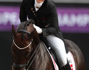 Anna Kasprzak has been riding to her Phil Collins freestyle for six years in a row!! A change in music is desperately needed even though she keeps scoring high marks on this tried and tested kur