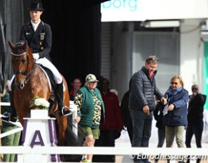 Sven Rothenberger in discussion with TD Mariette Withages on how far he can run alongside Cosmo into the main stadium