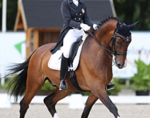 Anna Zsofia Kokenyesy on Leopold