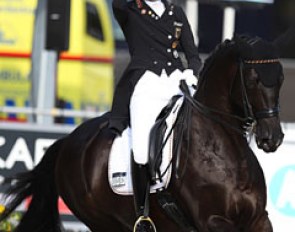 Semmieke Rothenberger and Geisha in their lap of honour
