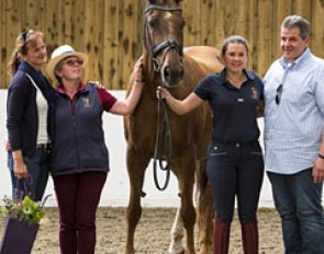 Mount St. John's foundation broodmare FBW Dejavu (by Dacaprio) with Nadine Plaster, Jill Blundell, Emma Jane Blundell and Simon Kohlenbrenner at the 2017 Mount St. John Open Day :: Photo © Digishots