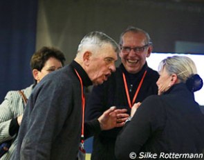 Christian Carde, Philippe Maurice d'Iscret, and Dominique Mohimont in an animated discussion