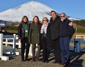 The judges with mount Fuji in the background: Maria Schwennesen, Mary Seefried, Lois Yukins, Carlos Lopes, Freddy Leyman