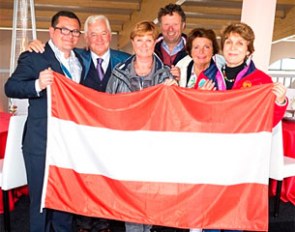 Trooping the Colors a little differently: from left Francois and Ullrich Kasselmann, Elisabeth Max-Theurer, Klaus Haim, Bianca Kasselmann and Evelyn Haim-Swarovski looking forward to Horses & Dreams meets Austria. Foto © Thomas Hellmann