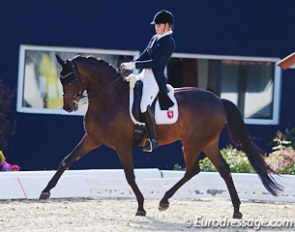 Ninya Wingender on Royal Flasky Jack