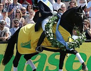 Emile Faurie wins the 2017 Hamburg Dressage Derby :: Photo © LL-foto