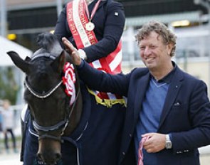 Daria Hohenwarter on Candyman receiving her medal from Klaus Haim at the 2017 Austrian Championships :: Photo © Petra Kerschbaum