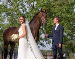 The newly weds Dominique van der Horst and Brecht D'Hoore :: Photo © Remco Veurink