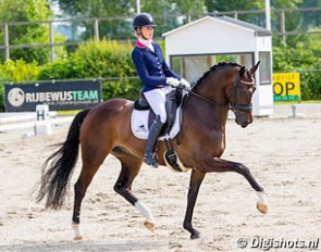 Dinja van Liere and Haute Couture at the Dutch WCYH selection trial in Nieuw en St. Joosland :: Photo © Digishots