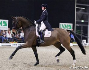 Anabel Balkenhol and Crystal Friendship at the 2017 CDN Munster Indoor :: Photo © LL-foto