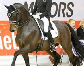 Simone Pearce on Wladimir OA