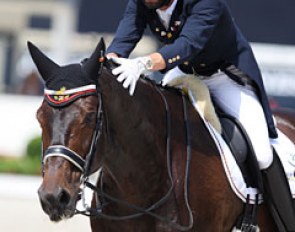 Jeroen Hannes on the 16-year old Bellagio. The tall bay gelding could not hide his age and showed mileage even though his piaffes were lovely with great sit