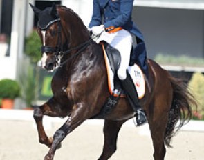 Diederik van Silfhout is trying for a team spot on his new GP ride Four Seasons, but Emmelie Scholtens and Apache bested his score by winning the 3* Grand Prix the next day. All will be decided after the Dutch Nationals