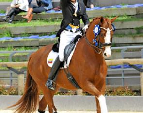 Ecuadorean Julio Mendoza and Chardonnay win individual gold at the 2017 Bolivarian Games :: Photo © Hector Garrido