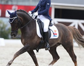Senna Evers on Majos Cannon