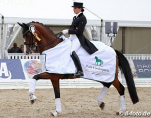 Lisa Maria Klössinger and FBW Daktari win the Piaff Forderpreis qualifier at the 2017 CDN Verden :: Photo © LL-foto