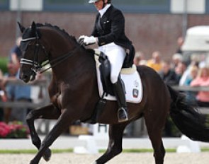 Birgit Hild on the Trakehner Goldmond (by Imperio x Latimer). The black excelled with his natural gaits and superb obedience, but he lacked collection throughout
