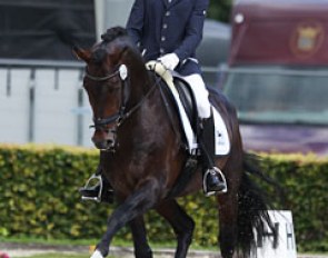 Russian Evgeny Sharangovich was eliminated as Goldfinch (by Jazz x Lingh) was unlevel. Rumour has it that the horse got kicked in the warm up by another horse..
