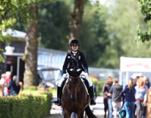 Hungarian Jazmin Yom Tov walking Dodge Raider (by Desperados x Westernhagen) to the warm up ring