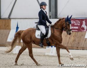 Julia Bilicka on Donevan