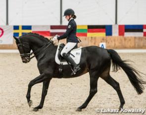 Henriette Schmidt on Rocky's Sunshine