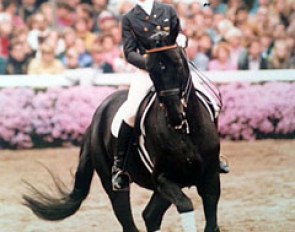 Monica Theodorescu and Ganimedes at the Westfalian Stallion Parade in Warendorf 1992