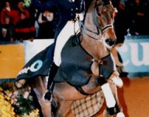 Anky van Grunsven and Bonfire Win the 1999 CDI-W Amsterdam :: Photo © Mary Phelps